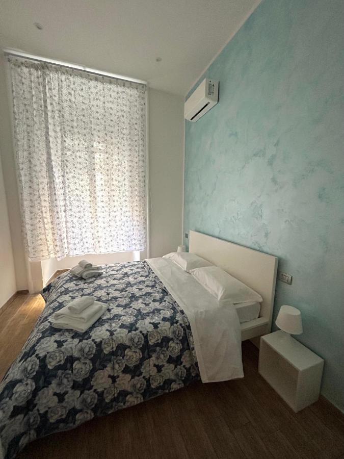 Savastano House Duomo Hotel Napoli Bagian luar foto