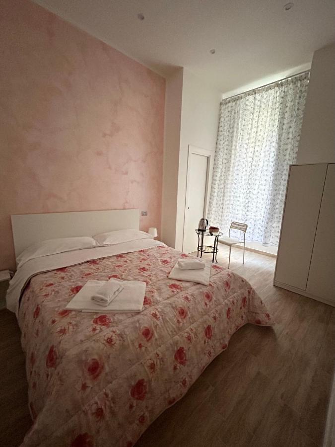 Savastano House Duomo Hotel Napoli Bagian luar foto