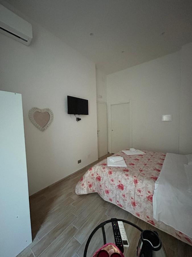 Savastano House Duomo Hotel Napoli Bagian luar foto